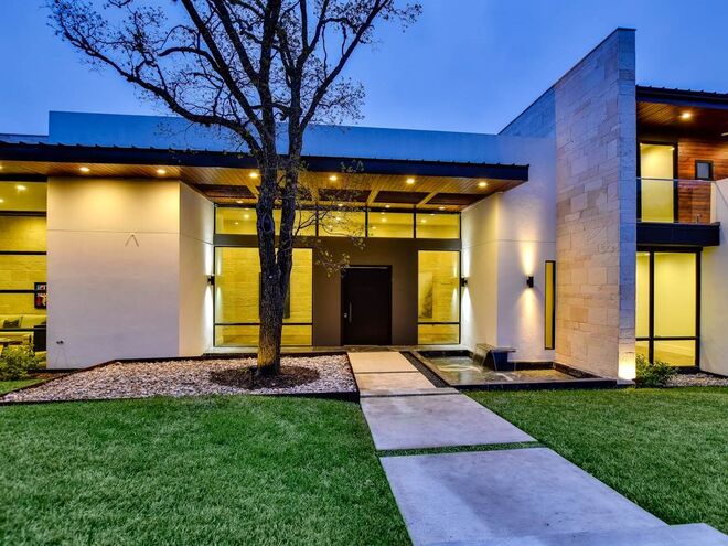 WEST LAKE HILLS, Texas