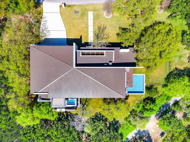 WEST LAKE HILLS, Texas