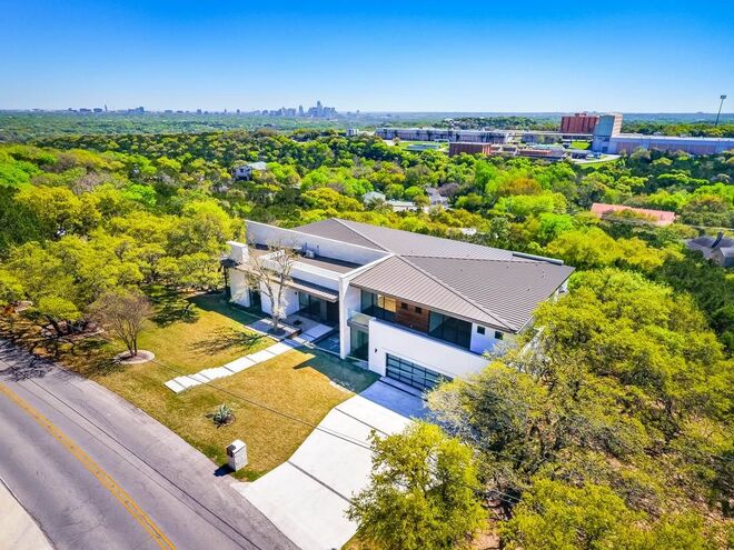 WEST LAKE HILLS, Texas