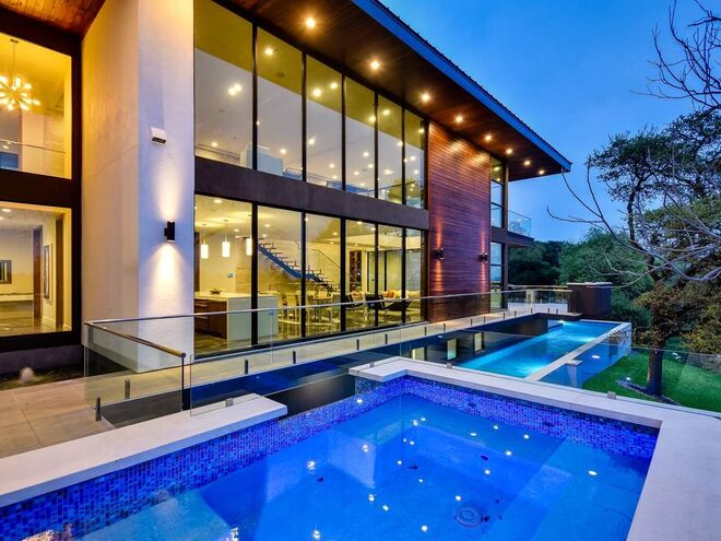 WEST LAKE HILLS, Texas