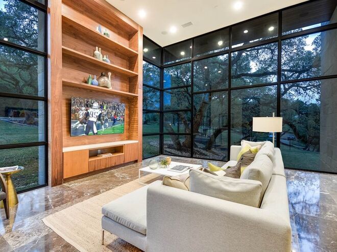 WEST LAKE HILLS, Texas