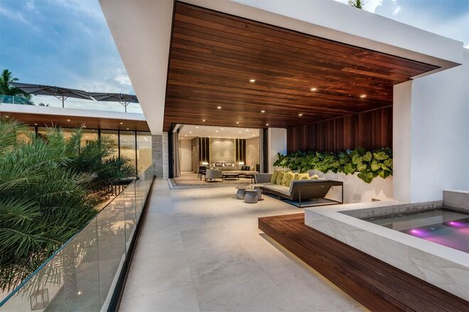 MIAMI BEACH, Florida