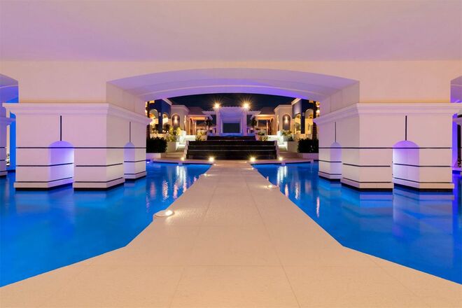 MANDALAY, Long Bay, Ilhas Turcas