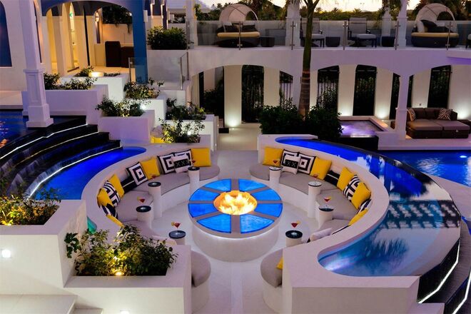 MANDALAY, Long Bay, Ilhas Turcas