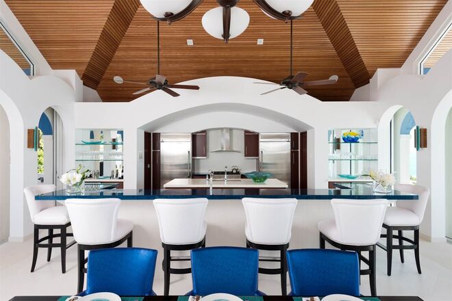 MANDALAY, Long Bay, Ilhas Turcas