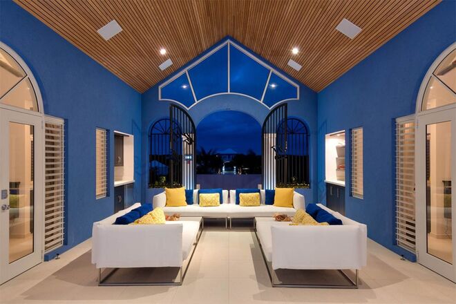 MANDALAY, Long Bay, Ilhas Turcas