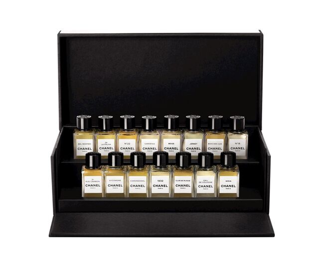 Les Exclusifs de Chanel - Coffret Découverte 15 Miniatures 4 ml x 15, Chanel (Eau de toilette: Bel Respiro, 28 La Pausa, N°22, Gardénia, Beige, Jersey, Bois des Iles, N°18, 31 rue Cambon, Sycomore, Coromandel, 1932, Cuir de Russie e Eau de Cologne Misia)