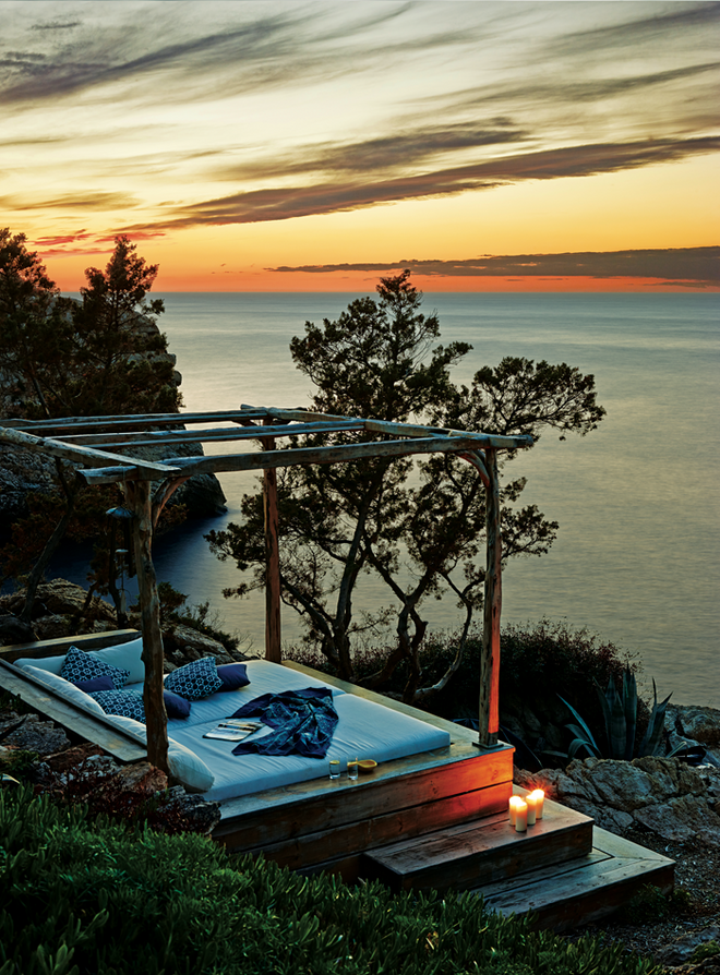 Ibiza Bohemia (Assouline). Um espaço à beira-mar para relaxar. © Eugeni Pons