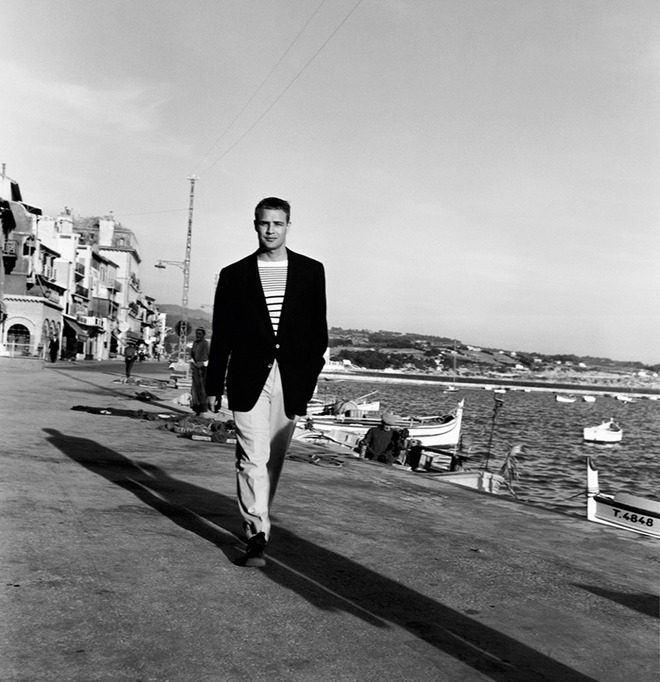 Riviera Cocktail, Côte d'Azur Jet Set of the 1950s (Teneues). Marlon Brando em Bandol, em 1954