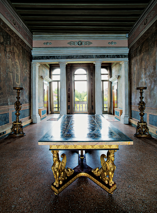 Venetian Chic (Assouline). Hall de entrado do primeiro piso da Vila F. © Robyn Lea