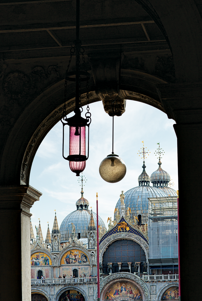 Venetian Chic (Assouline). Vista da Catedral Patriarcal da Arquidiocese Católica Romana de Veneza. © Robyn Lea