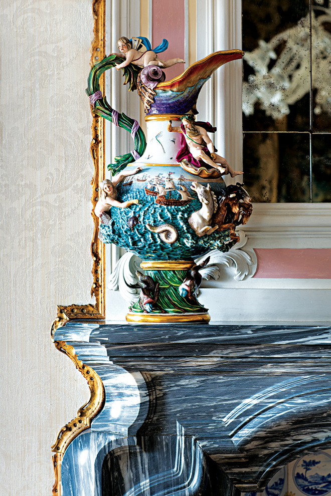 Venetian Chic (Assouline). Jarro em porcelana feito por Geminiano Cozzi por volta de 1700, no Palazzo Mocenigo. © Robyn Lea