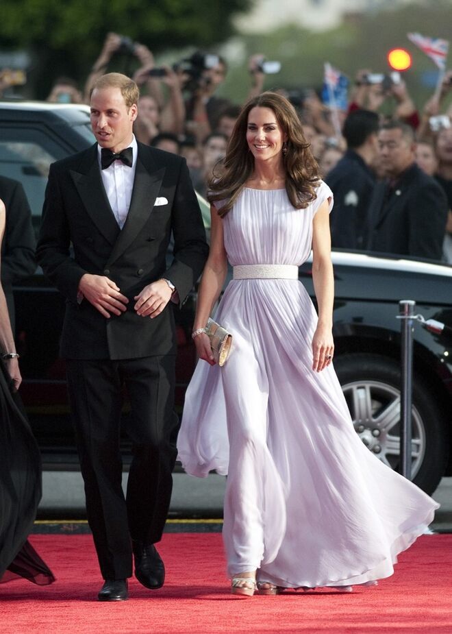 Kate Middleton é uma das maiores influencers no que à roupa diz respeito. Aqui com um vestido de Alexander McQueen.