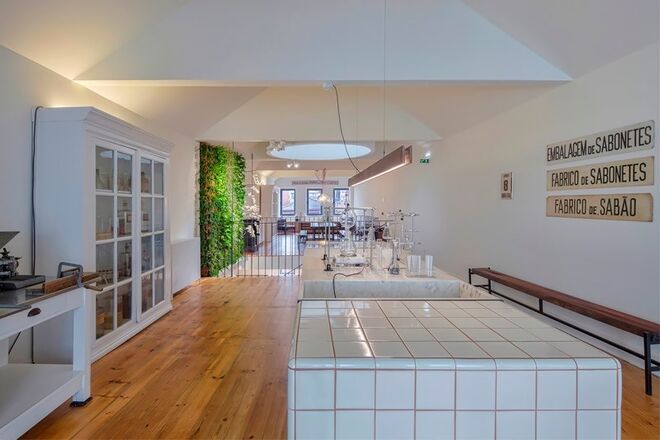 Claus Porto no número 22 da Rua das Flores, Porto