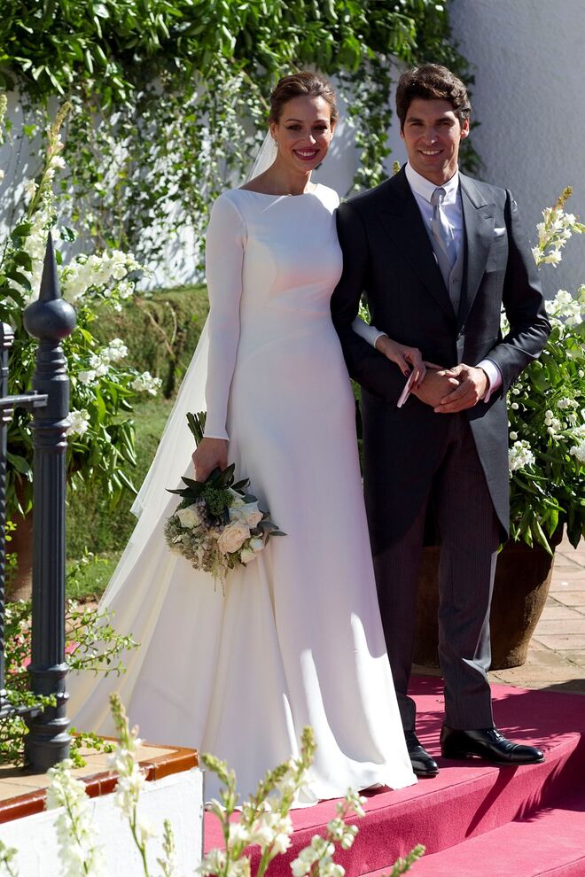 Eva Gonzalez com vestido de Hervé Moreau para Pronovias (2016)
