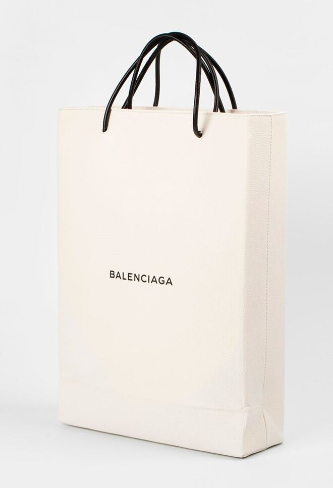 Saco Balenciaga, €995 (Colette)