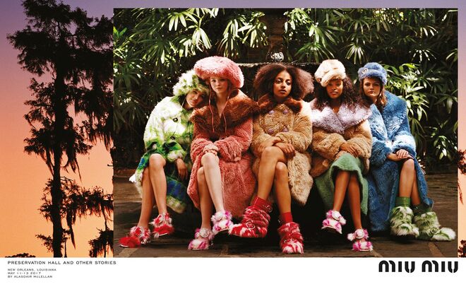 Naomie Harris, Kate Moss, sisters Adwoa and Kesewa Aboah, Jean Campbell, Eliza Cumming e Jasmine Daniels. Miu Miu para outono/inverno 2017-2018 | © Alasdair McLellan
