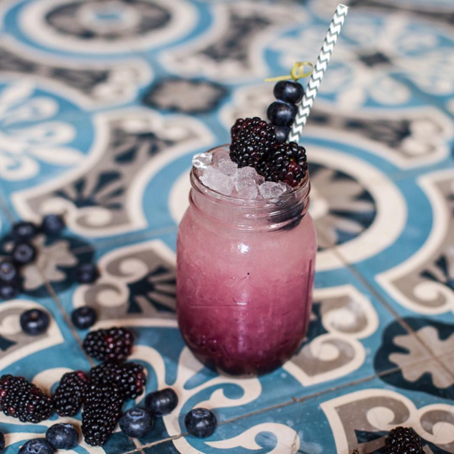 Bramble: um cocktail de frutos vermelhos @theliqrcabinet