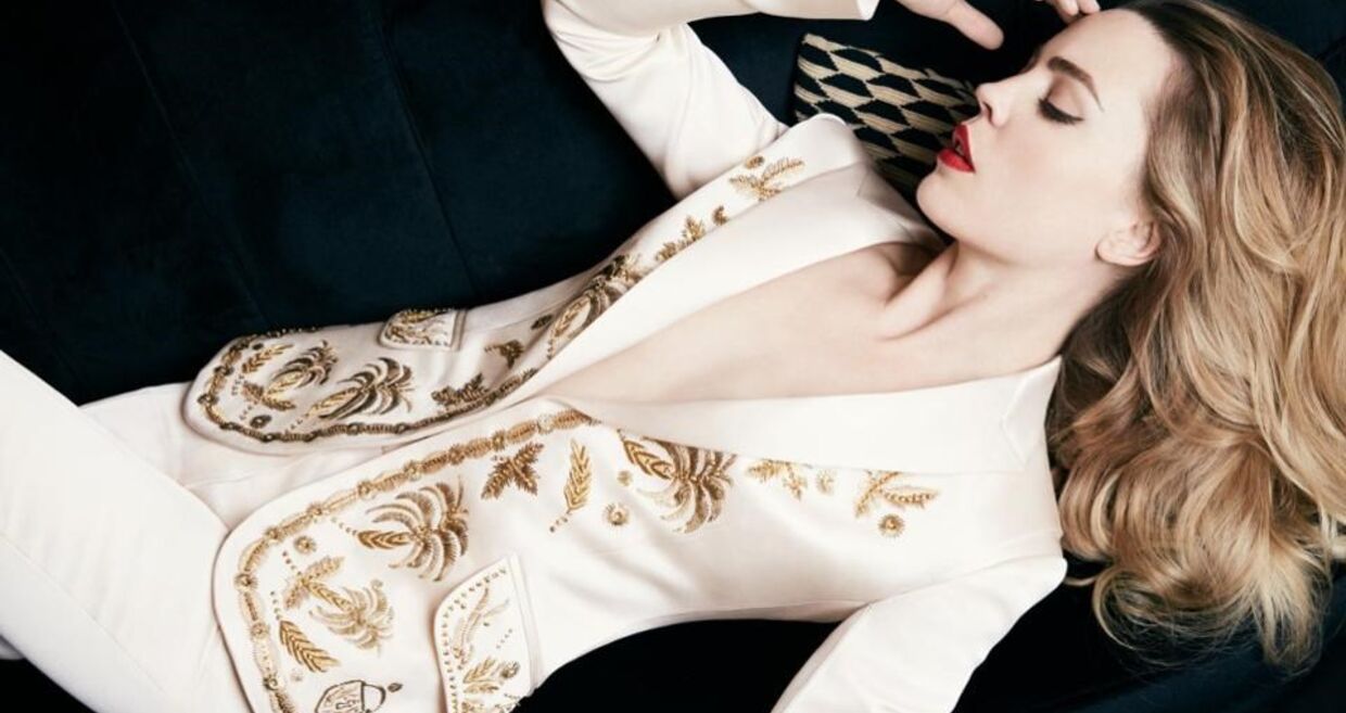 Schiaparelli homenageada em casaco