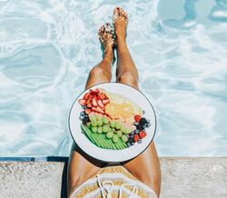 Quer ter um bronze natural? Coma estes alimentos