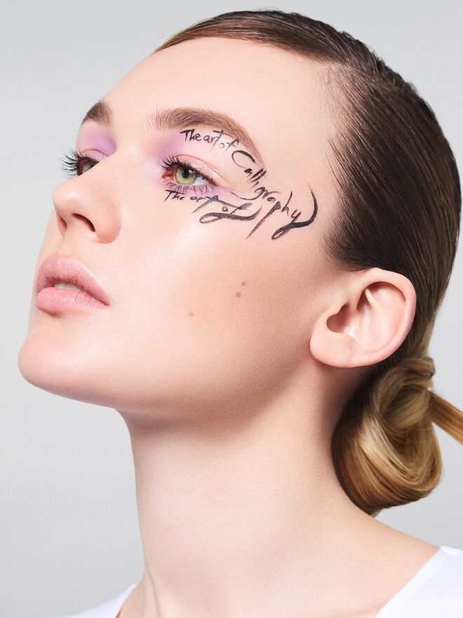 A caligrafia e a arte da maquilhagem