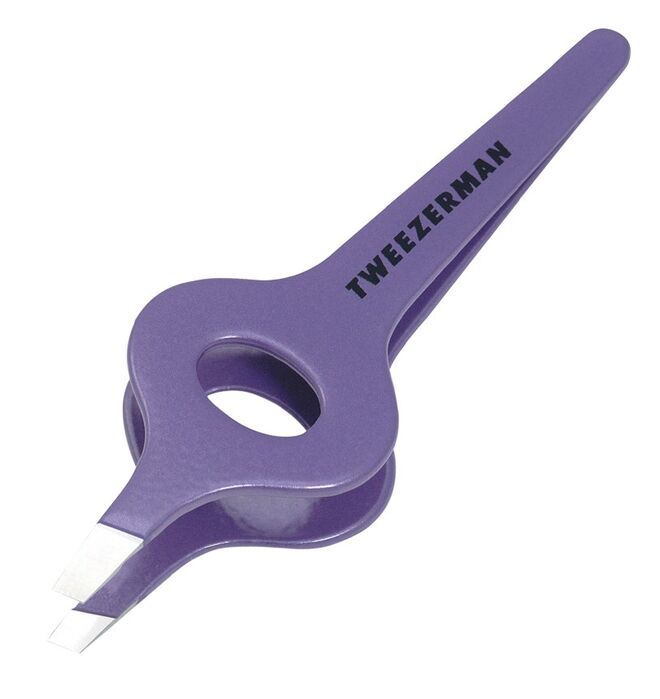 Wide Grip Slant Tweezer, €22,95, Tweezerman