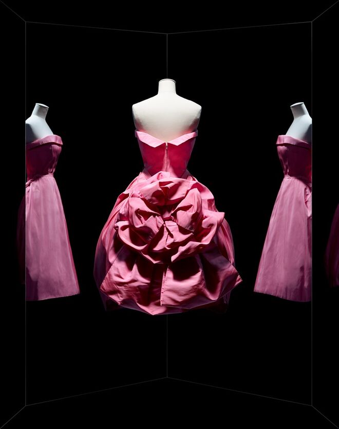 Vestido Opéra Bouffe, Christian Dior, Alta-Costura outono/inverno 1956. 
Paris, Dior Héritage. © Photo Les Arts Décoratifs / Nicholas Alan Cope 