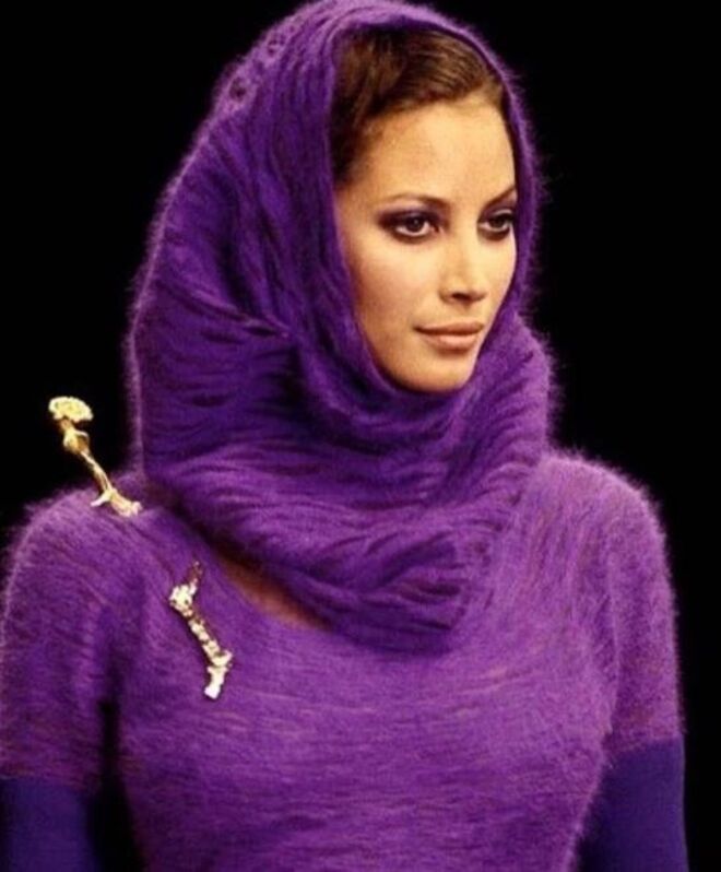 Christy Turlington em Christian Dior, 1994 via @voguearabia