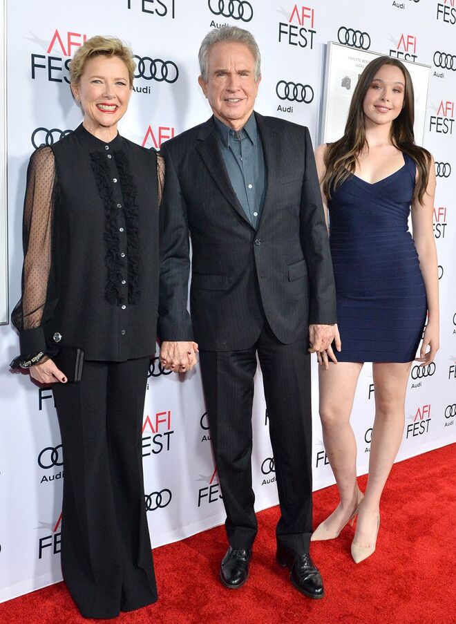Anette Bening com o marido, Warren Beatty, e a filha