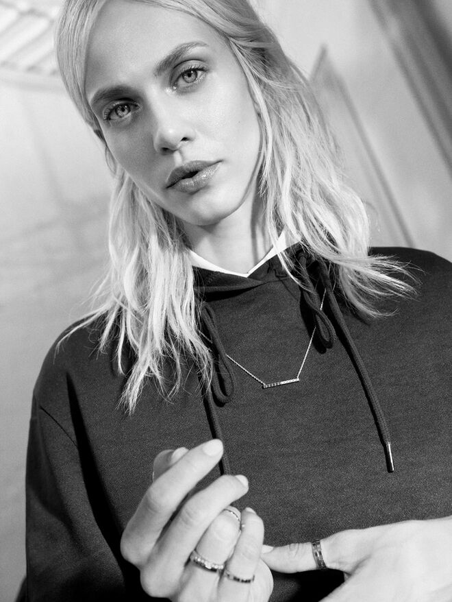 Aymelide Valade é o novo rosto da Chopard