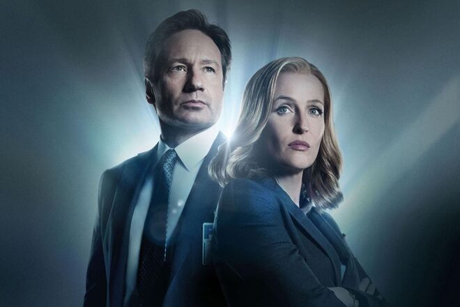 Ficheiros Secretos (1993-2002/2016) | Gillian Anderson lutou durante vários anos para conseguir ter um salário parecido com o do coprotagonista David Duchovny. Em 2016, terá descoberto que o colega ganhava o dobro dela.