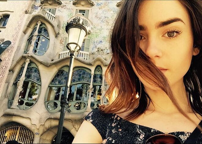 Lily Collins, em Barcelona (Espanha)