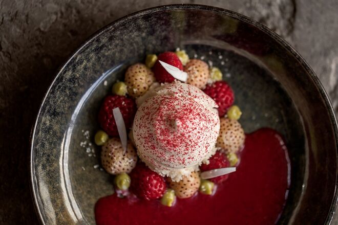 Alma | Morango, framboesa, merengue e sorvete de coco (€12)