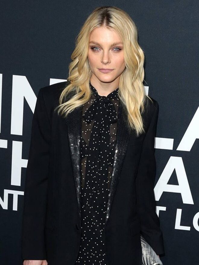 Jessica Stam está à espera do primeiro filho.