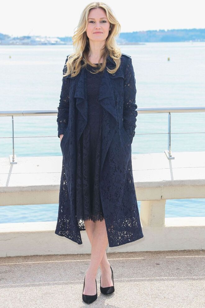 Julia Stiles está à espera do primeiro filho, com Preston J.Cook. O nascimento está previsto par o final deste ano.