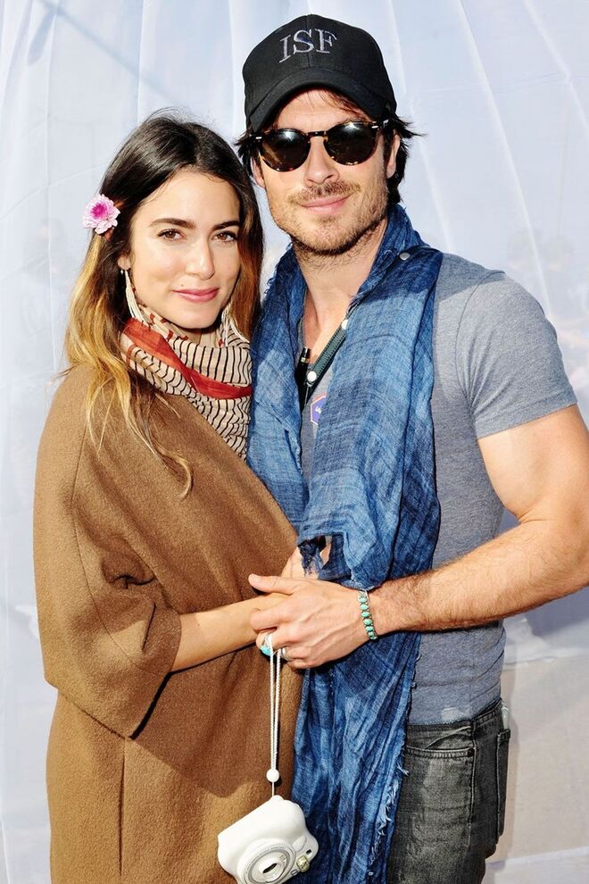 Niki Reed espera o primeiro filho com o marido Ian Somerhalder.