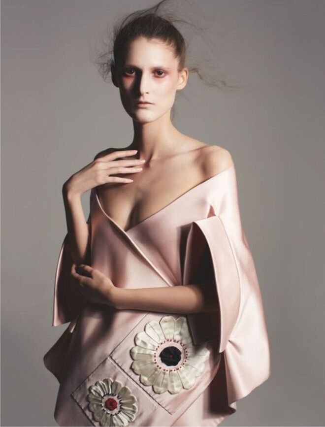 Editorial da Numéro, edição de abril de 2013, fotografia de Anthony Maule