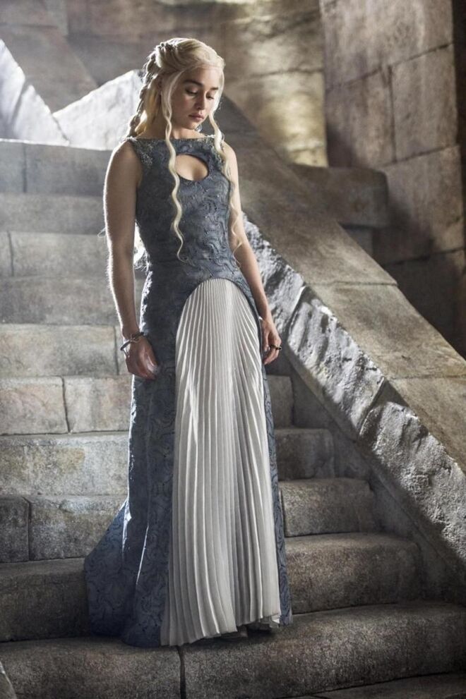 Emilia Clarke como Daenerys Targaryen