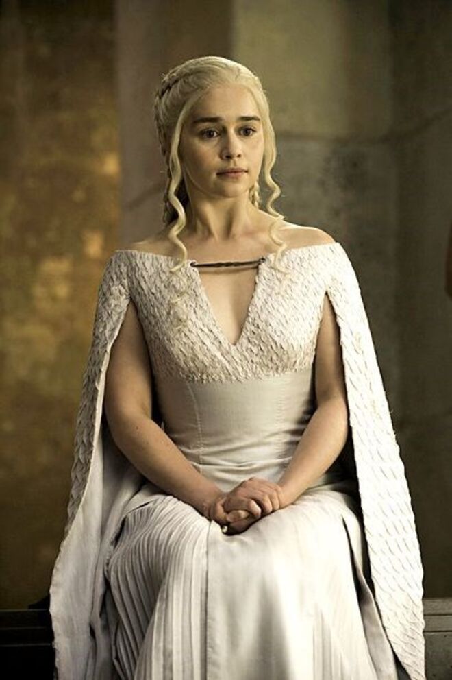 Emilia Clarke como Daenerys Targaryen