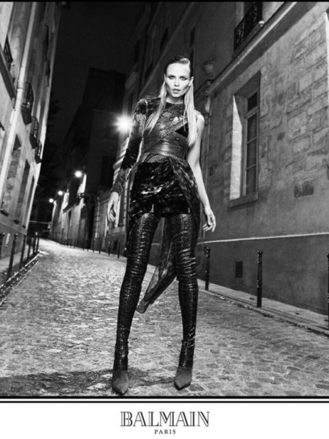 Natasha Poly, Lara Stone, Presley Gerber, Ton Heukels, Jon Kortagarena, Marlon Teixeira, Grace Bol, Aleyna Fitzgerald, Alexina Graham e Valery Kaufman. Balmain para outono/inverno 2017-2018 © Olivier Rousteing