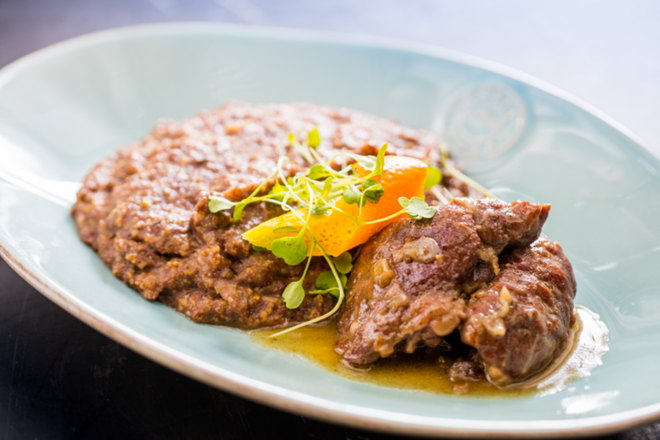 Less, Chef Miguel Castro e Silva | Bochecha de Porco com falso Sarrabulho de milhos e morcela, €12,50
