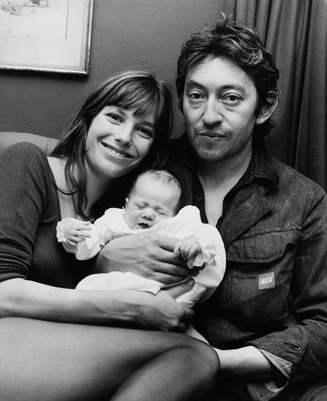 Jane Birkin, Charlotte e Serge Gainsbourg, em agosto de 1971