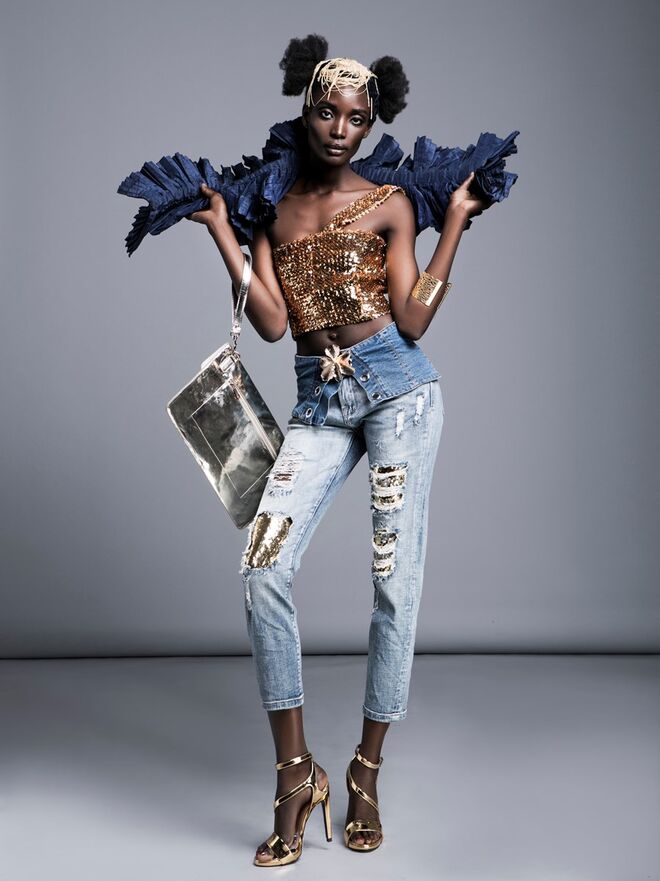 Denim in Party | Styling - Ana Magalhães Modelo – Djena   Face Models | Top, Du Chic a Vendre. Calças, Cristina Gavioli na Chocolat. Gola, Christian Dior na Du Chic a Vendre. Cinto, Stradivarius. Clutch da produção. Pulseira e gancho, Parfois. Sandálias, Zara.