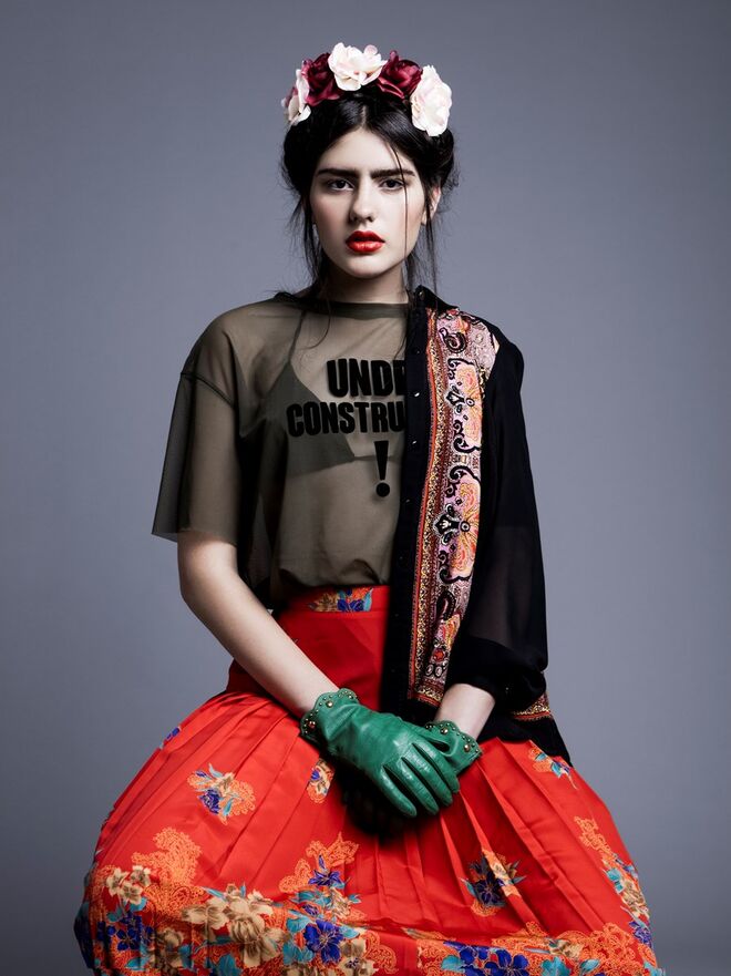 Fashion Frida | Stylist Amanda Nunes   Modelo Sandra Fernandes   Face models | Camisa, luvas e saia, Du Chic á Vendre  Camisola e biquíni da produção 