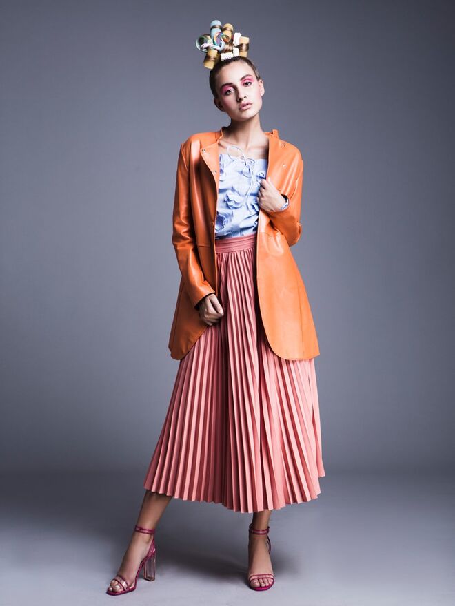 Candy | Stylist: Rita Carvalho - Érica Matos, Face Models | Casaco, Emporio Armani na Du Chic à Vendre Camisola, NIZZA Saia, da produção Sandálias, Zara