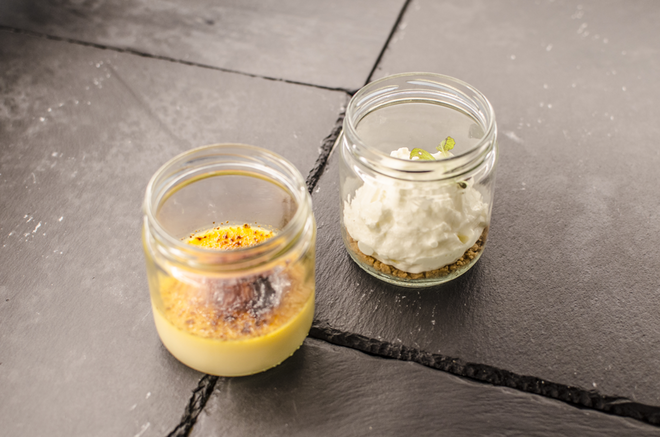Crème brûlée de erva príncipe e cheesecake de gengibre (€3,50 cada)