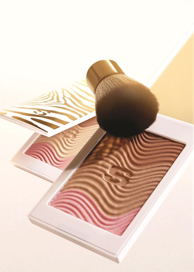 Phyto-touche Poundre Éclat Soleil – duas tonalidades de bronzeador e blush, €85, Sisley