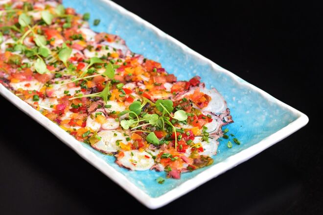 Olivier Avenida, chef Olivier da Costa | Carpaccio de polvo com pimento, tomate e coentros, €14
