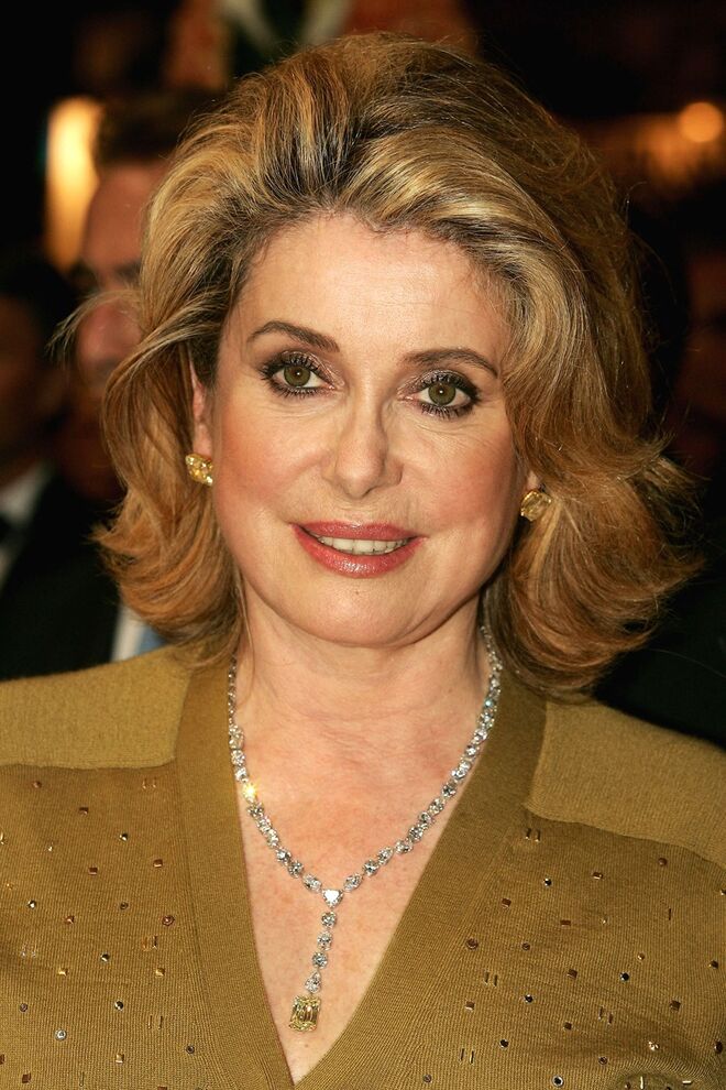 Catherine Deneuve tem cinco netos