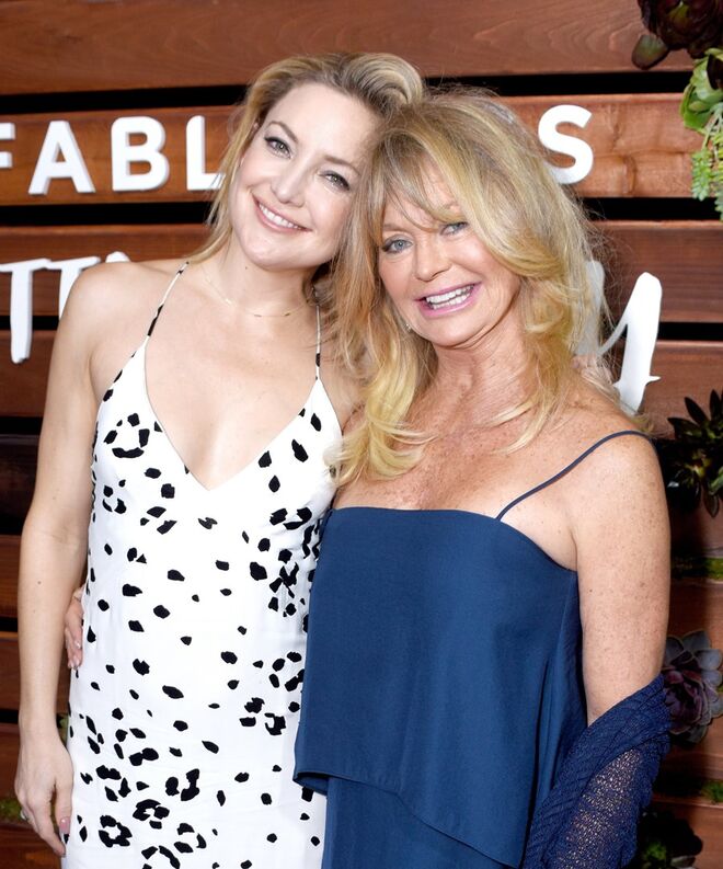 Goldie Hawn tem dois netos da filha Kate Hudson e mais três do filho Oliver.